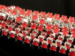 Rhinestone cupchain
