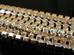 Rhinestone cupchain